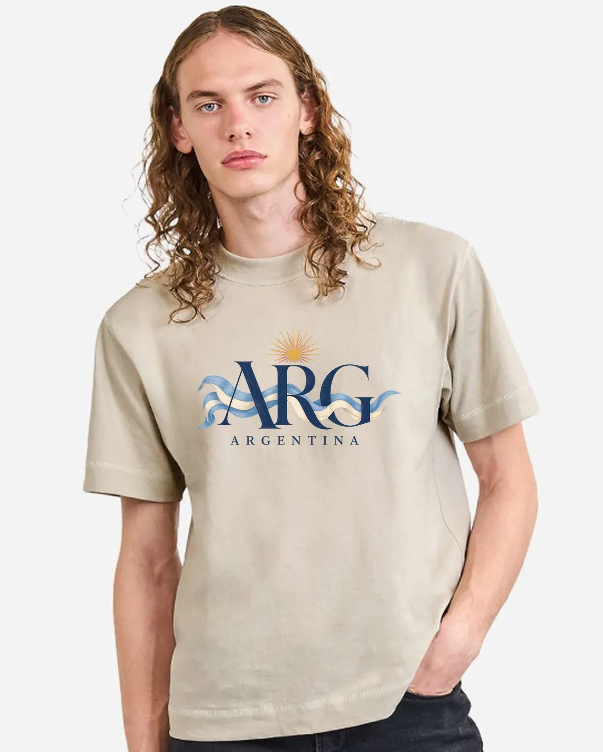 Camiseta oversized Cream con el diseño Argentina — Código de Origen estampado al frente