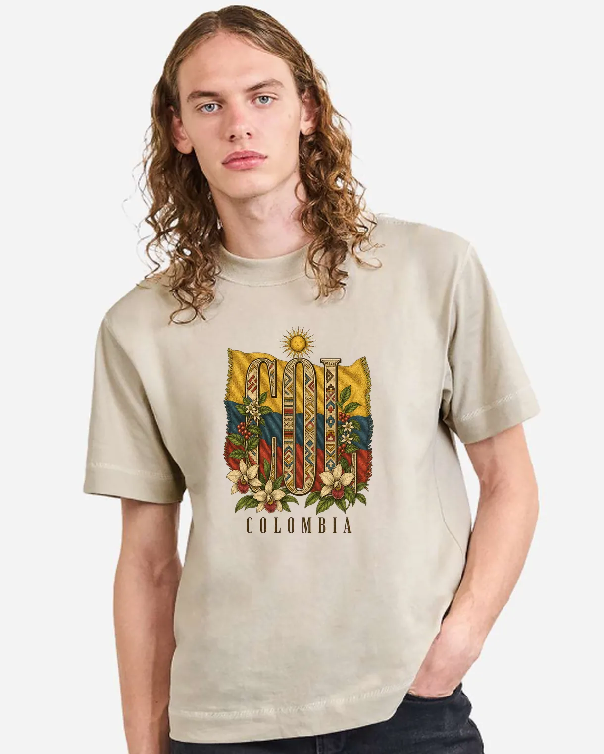 Camiseta oversized Cream con el diseño Colombia — Código de Origen estampado al frente