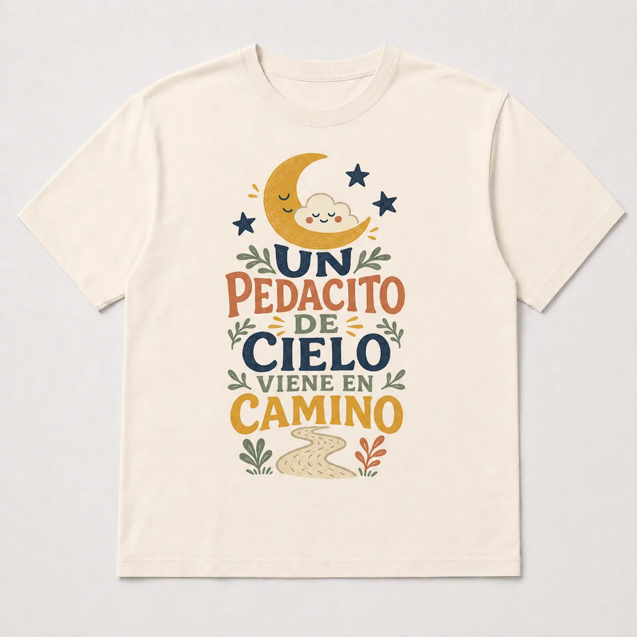 Camiseta Cream con el estampado «Un Pedacito de Cielo Viene en Camino»